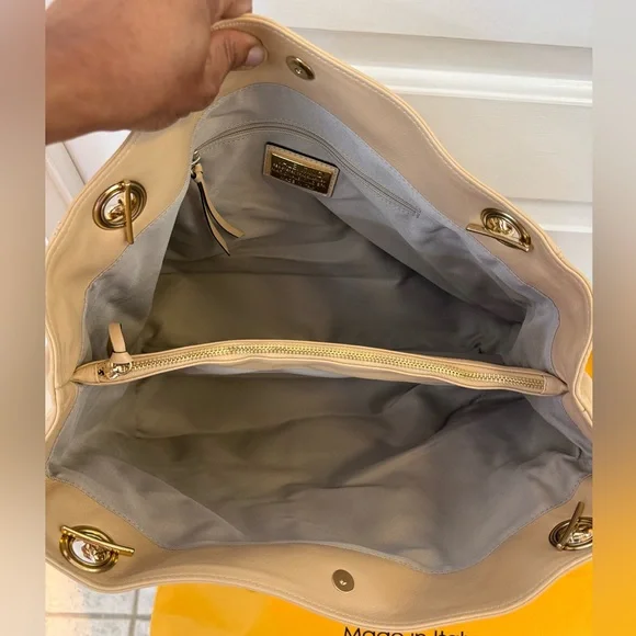 NWT Valentino by Mario Valentino Verra Signature Leather Tote Bag - Picture 9 of 13